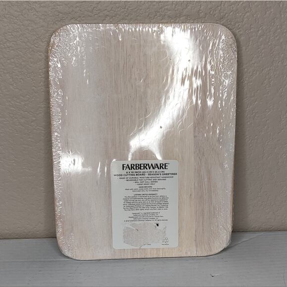 Christmas Wooden Cutting Board Holly Berries Wreath Seasons Greetings - Picture 4 of 9